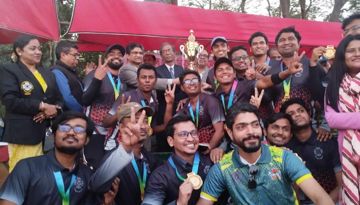 জাবিতে বিজয় দিবস ক্রিকেট টুর্নামেন্টে বিজয়ী প্রভাষক দল
