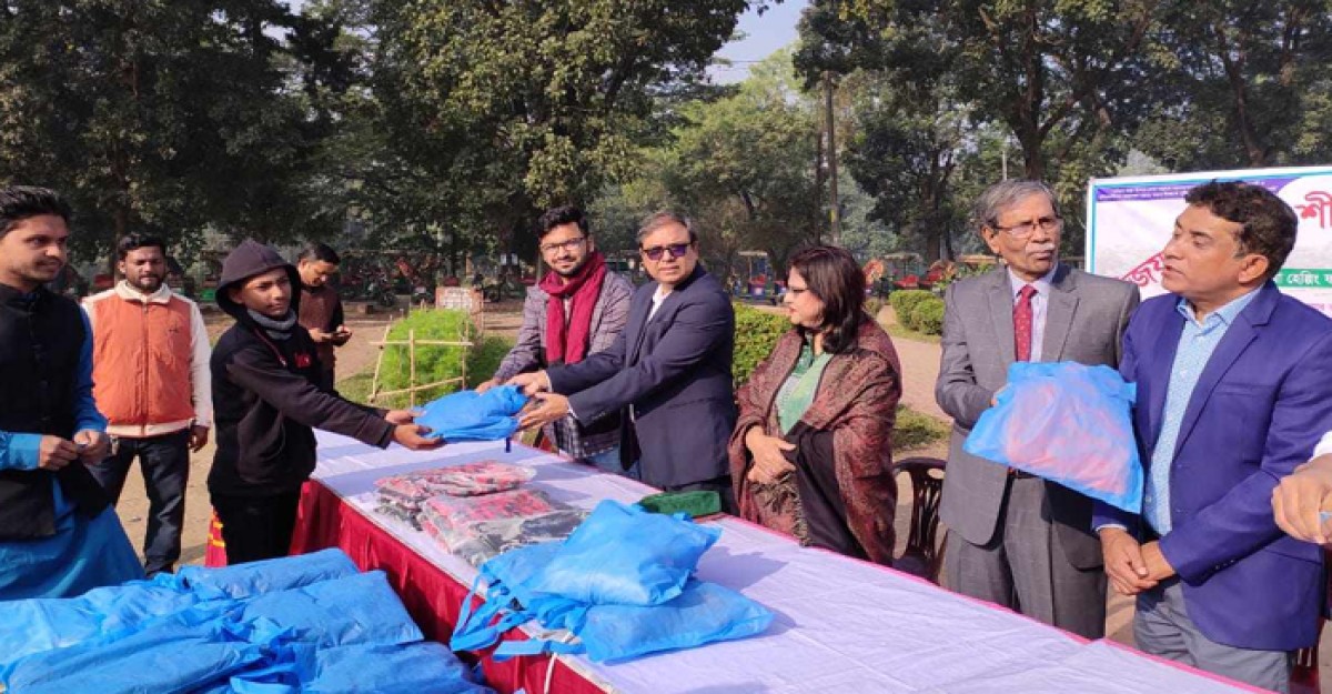 জাবিতে সুবিধাবঞ্চিত মানুষের মাঝে শীতবস্ত্র বিতরণ