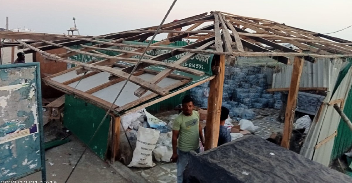 সেন্টমার্টিনে ২৫টি অবৈধ স্থাপনা উচ্ছেদ