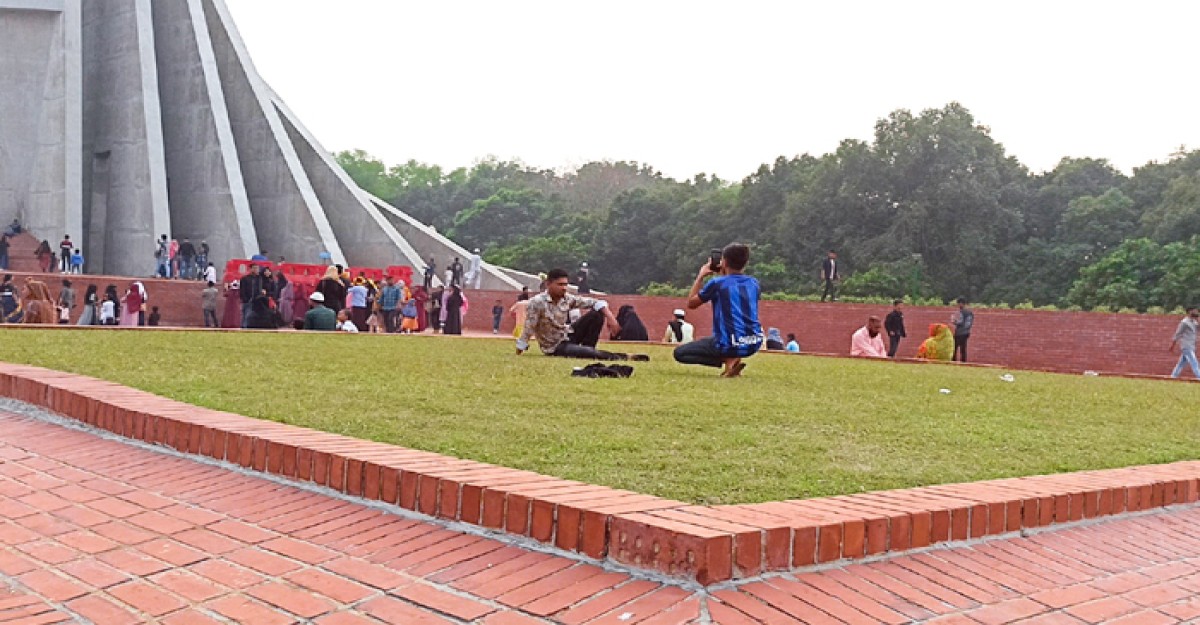 দিবস ছাড়া অযত্নে সাভারের জাতীয় স্মৃতিশৌধ