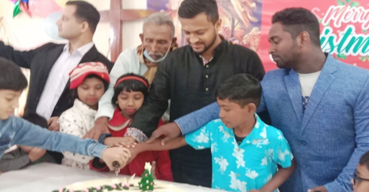 বড়দিনের কেক কাটলেন সাকিব