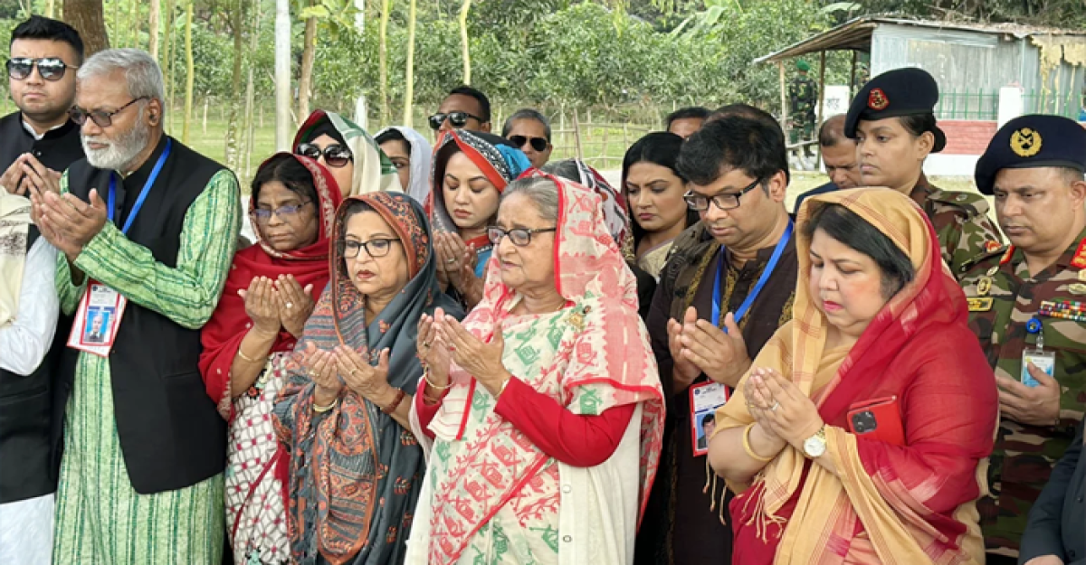 স্বামীর কবর জিয়ারত করলেন শেখ হাসিনা