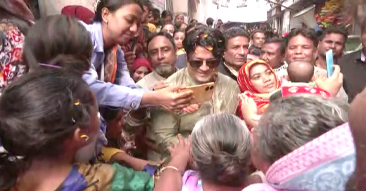 নির্বাচনী মাঠেও ঝড় তুলছেন ফেরদৌস!