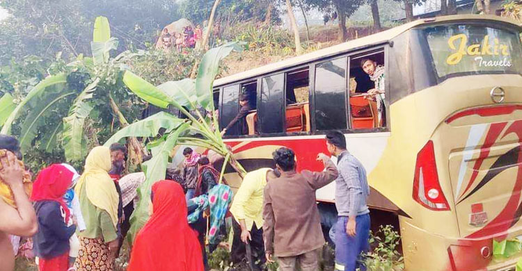 কক্সবাজারে পিকনিকের বাস-পিকআপের সংঘর্ষে নিহত ৪