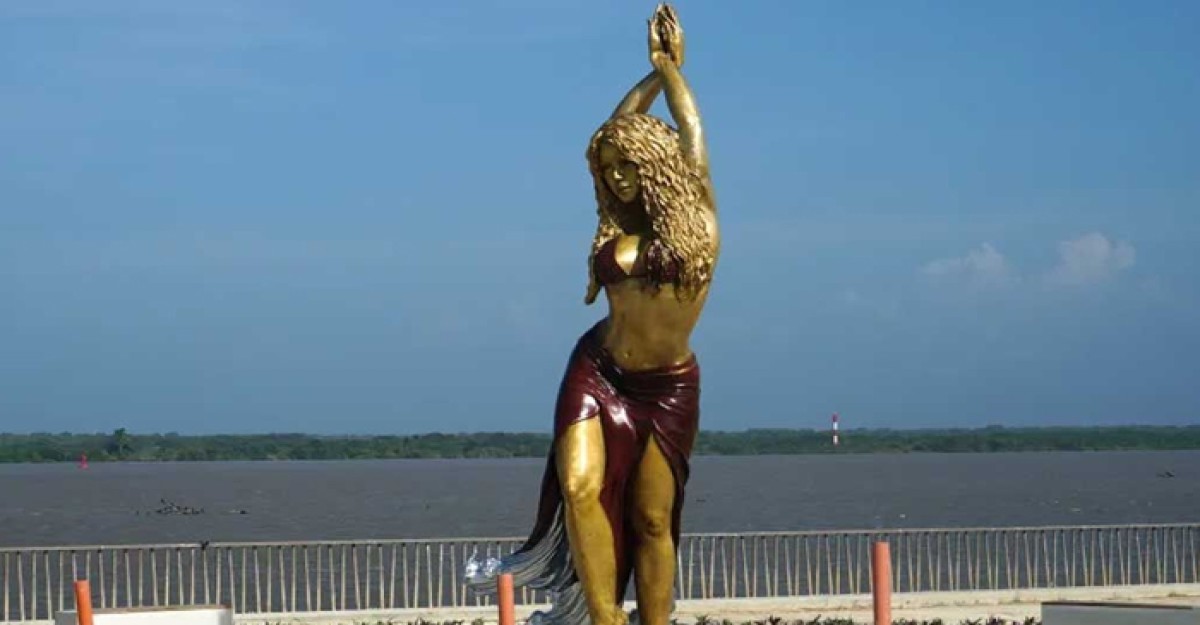 শাকিরার সম্মানে জন্মস্থান ব্যারানকুইলাতে তার ভাস্কর্য স্থাপন