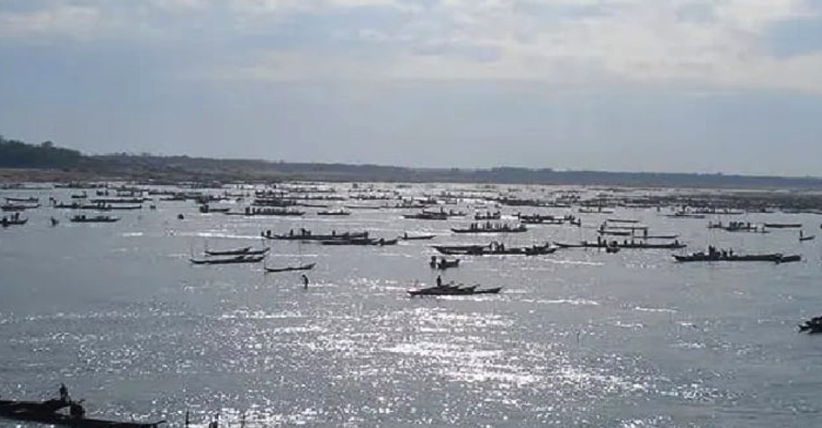 বঙ্গোপসাগরের মোহনায় নৌকা ডুবে জেলের মৃত্যু