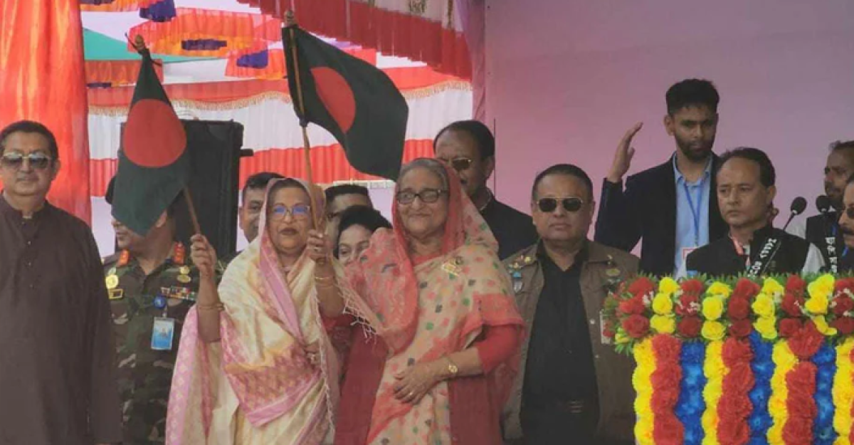 টুঙ্গিপাড়া জনসভা মঞ্চে প্রধানমন্ত্রী