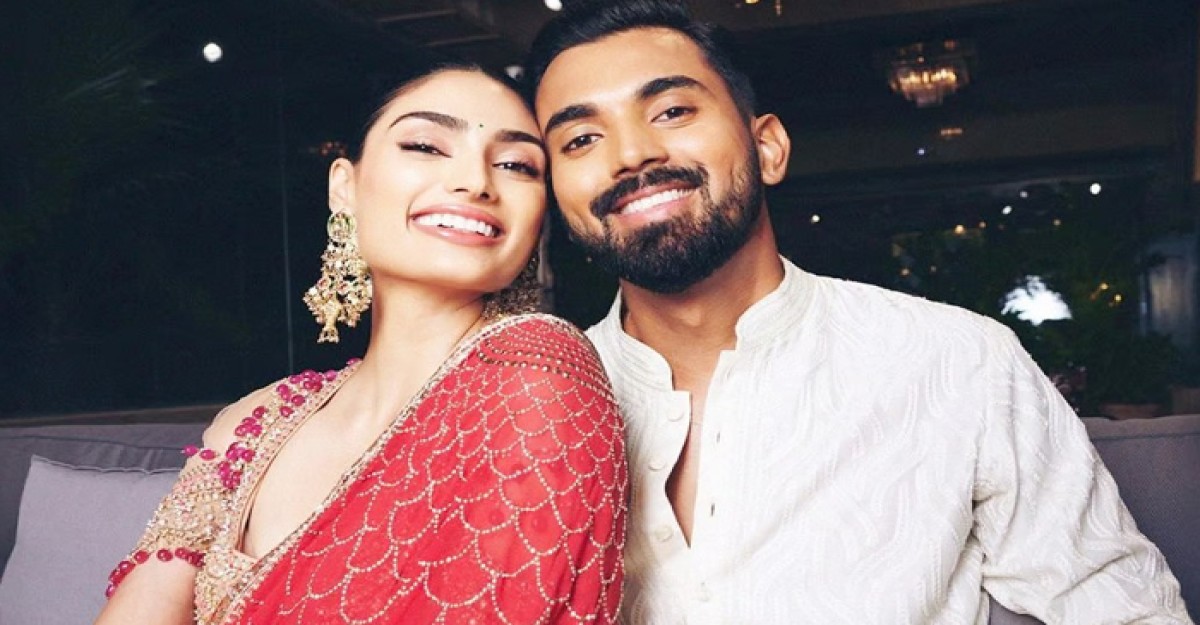 ধ্বংসস্তূপে দাঁড়িয়ে শতক, স্ত্রীকে কৃতিত্ব দিলেন রাহুল
