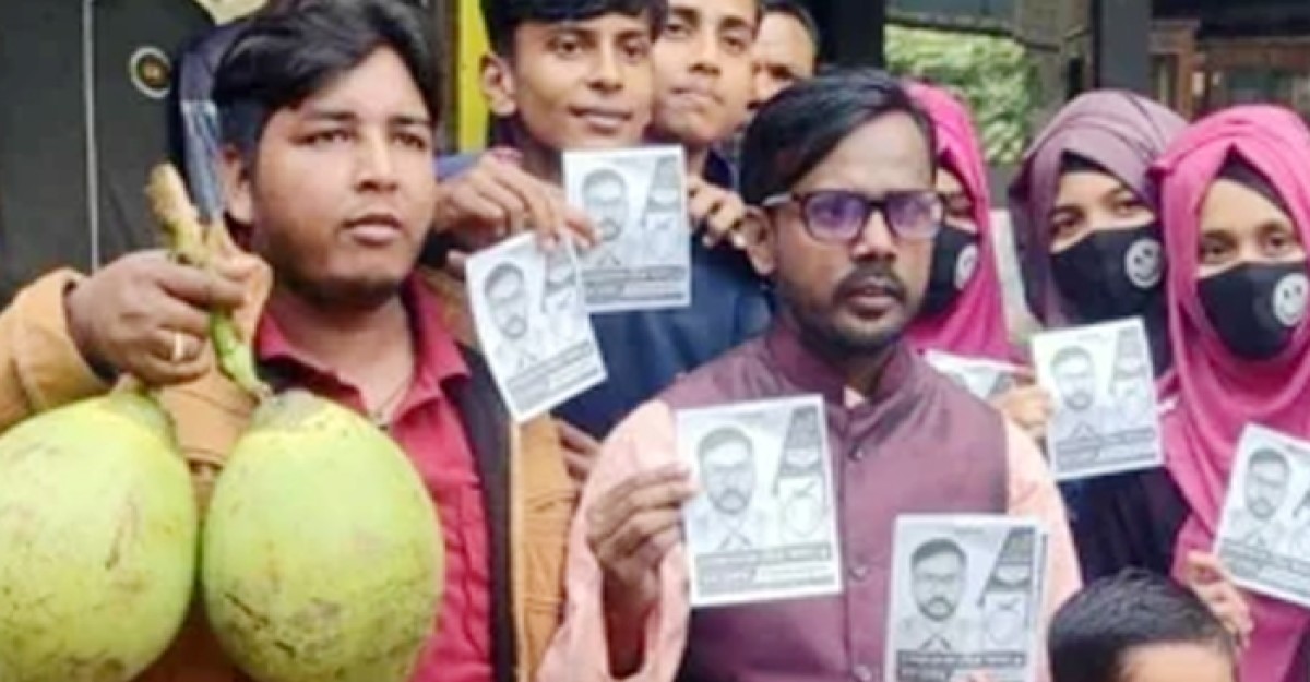 ডাব নিয়ে কেন্দ্রে হাজির হয়েছেন হিরো আলম