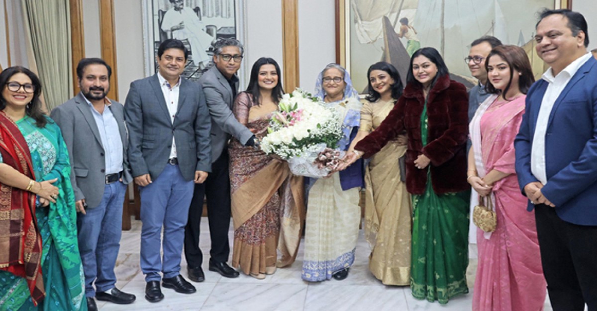 প্রধানমন্ত্রীকে অভিনন্দন জানালেন শোবিজ অঙ্গনের তারকারা