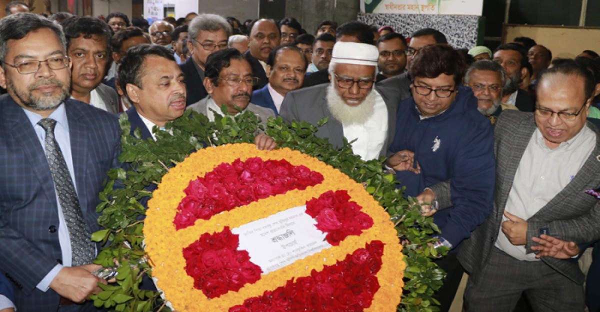 বিএসএমএমইউ: ঐতিহাসিক স্বদেশ প্রত্যাবর্তন দিবসে শ্রদ্ধাঞ্জলি