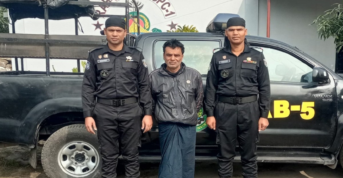 চাঁপাইনবাবগঞ্জে চিহ্নিত অস্ত্র ব্যবসায়ীর বাড়িতে বিদেশি পিস্তল উদ্ধার
