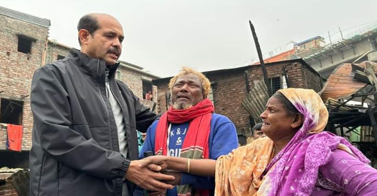 ক্ষতিগ্রস্ত প্রতি পরিবারকে পাঁচ হাজার টাকা আর্থিক সহায়তার ঘোষণা মেয়র আতিকের