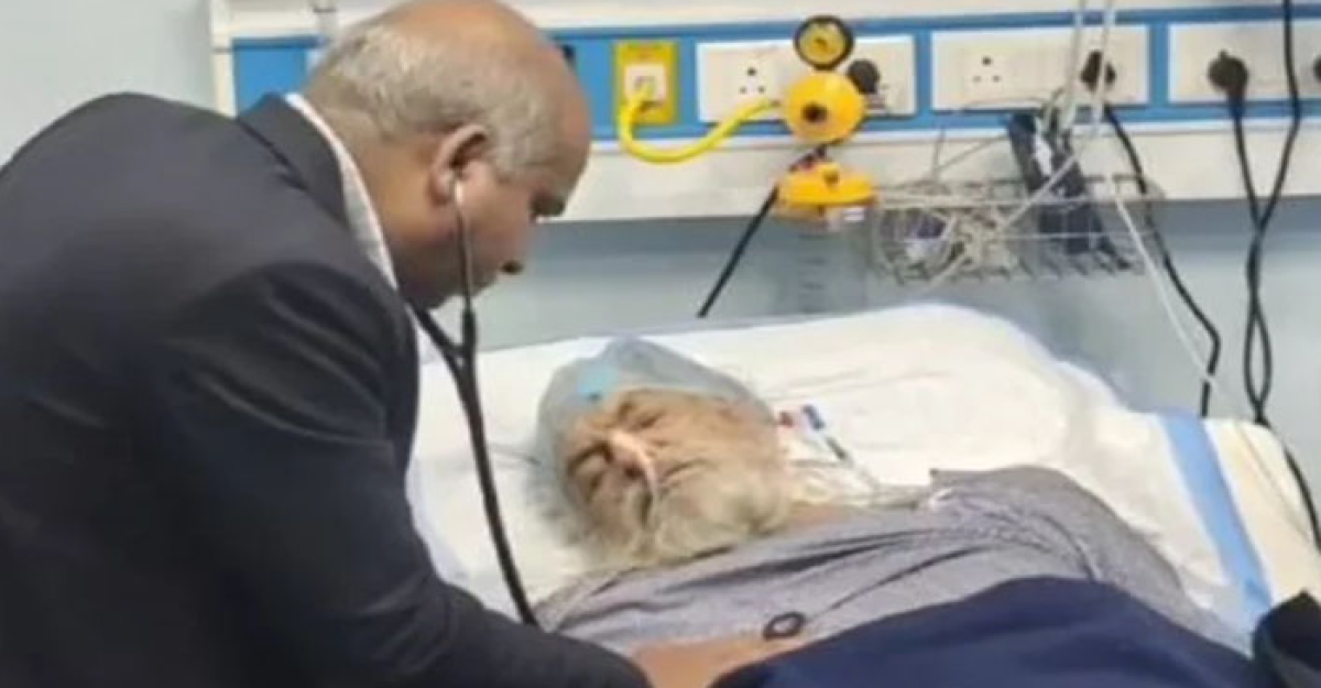 ভাঙা রাস্তায় অ্যাম্বুলেন্সের ঝাঁকুনিতে প্রাণ ফিরল মৃত ব্যক্তির!
