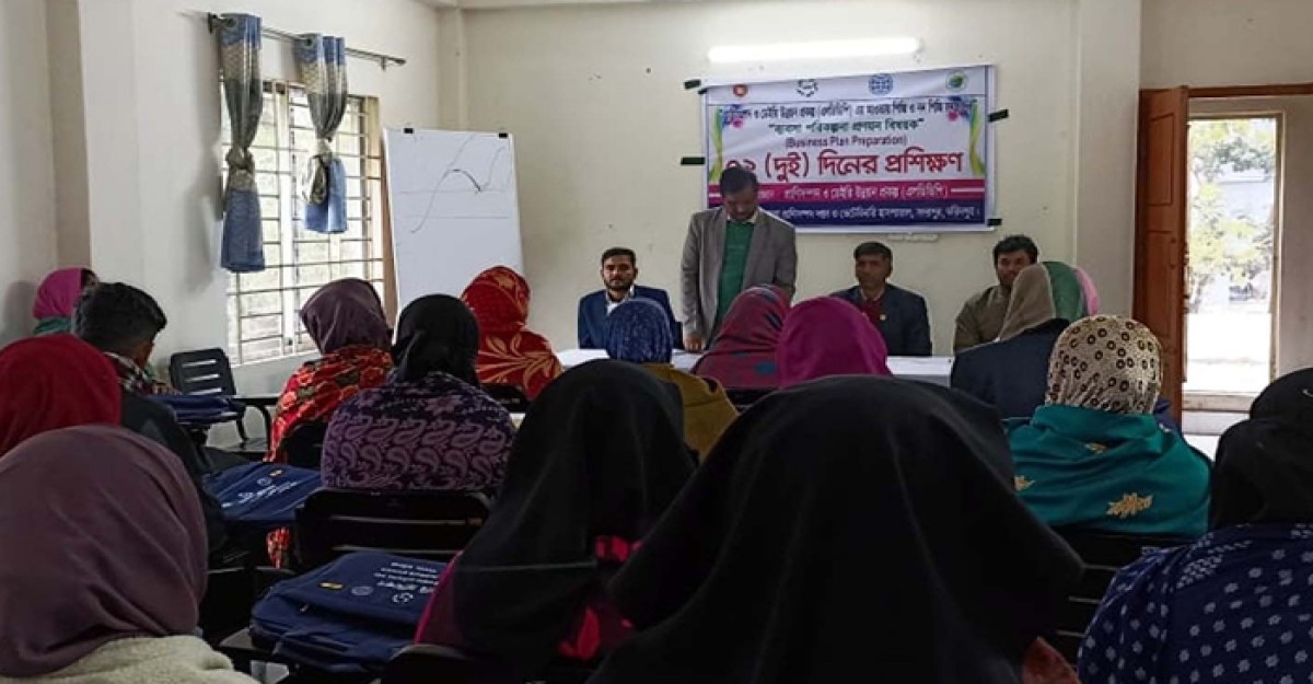 সদরপুরে খামারীদের প্রশিক্ষণ