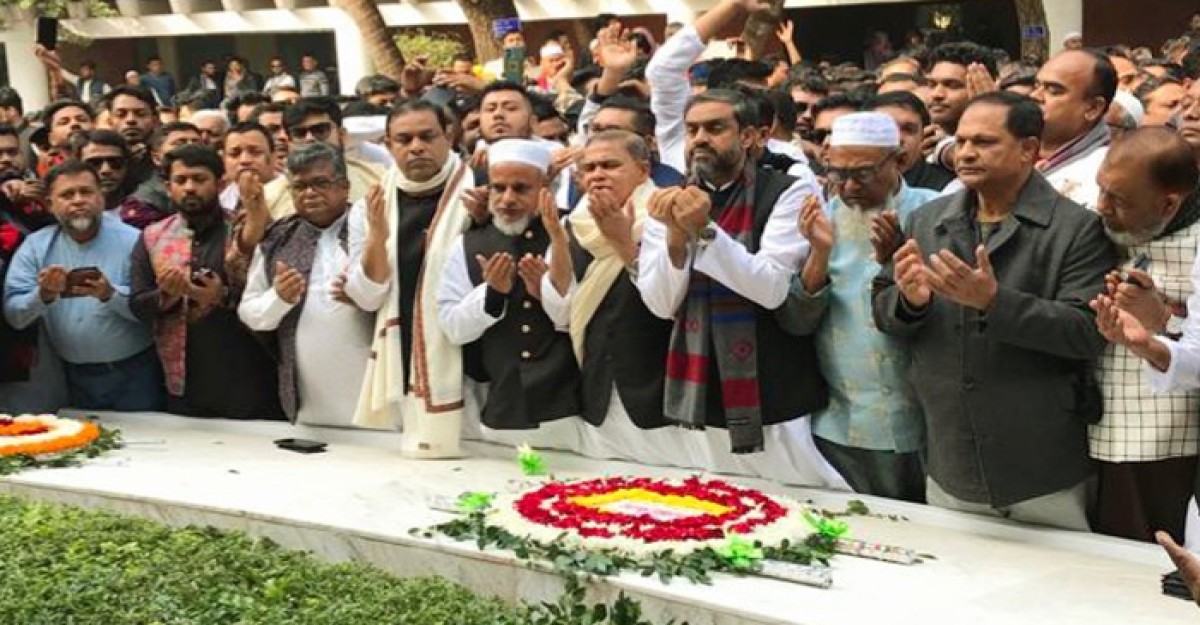 বঙ্গবন্ধুর সমাধিতে এমপি খসরু চৌধুরীর শ্রদ্ধা