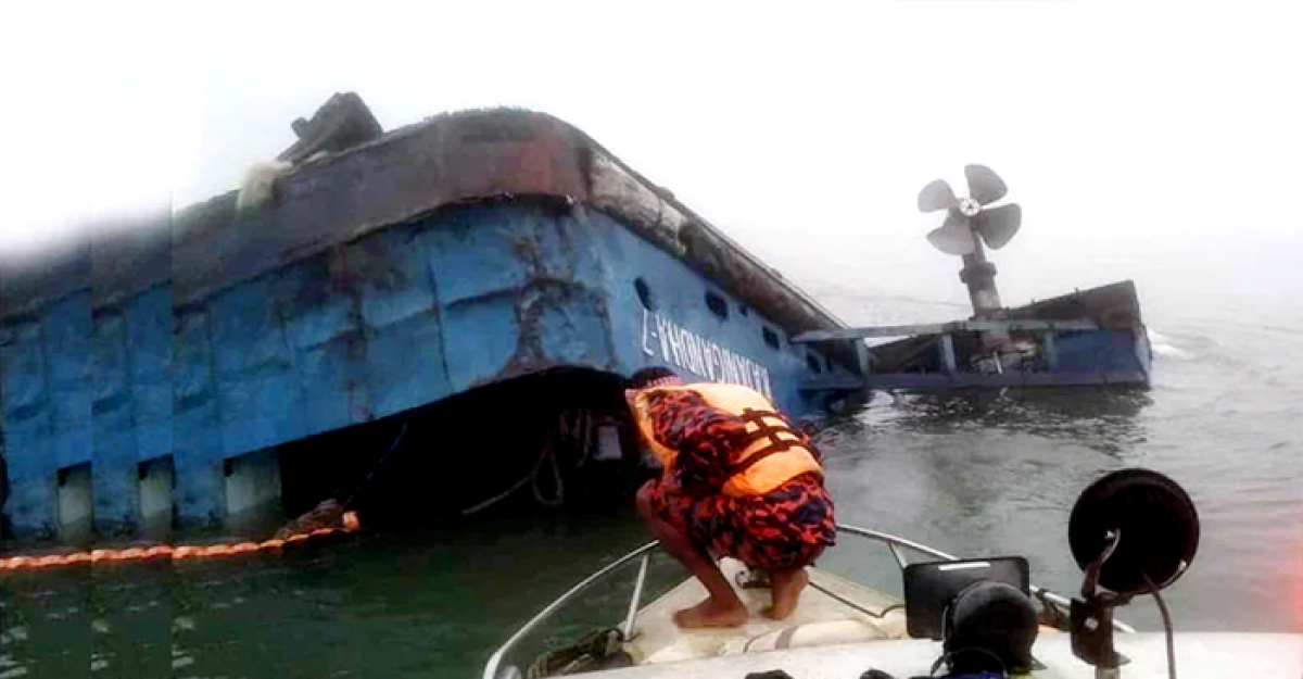 বাল্কহেডের ধাক্কায় নয়, তলা ফেটে ফেরিডুবি: নৌপুলিশ