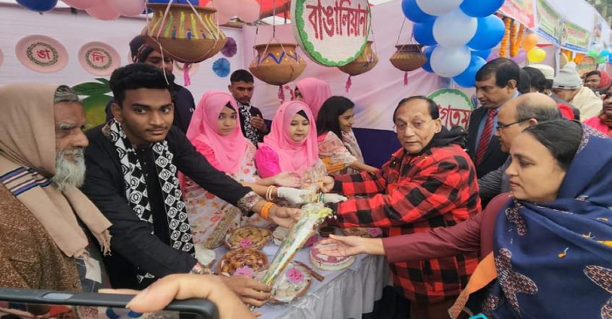 চাঁপাইনবাবগঞ্জে শীতের পিঠা উৎসব