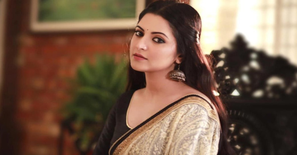 অসহায় অভিনেত্রী পরীমণি