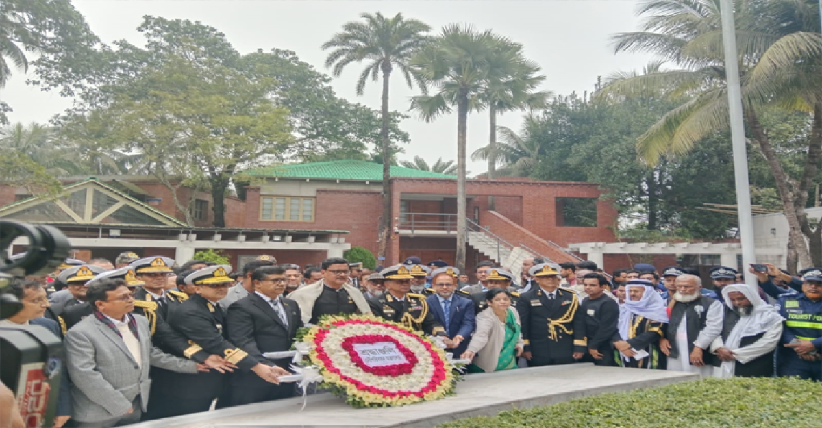 জাতির পিতার সমাধিতে নৌপ্রতিমন্ত্রী খালিদ মাহমুদ চৌধুরীর শ্রদ্ধা