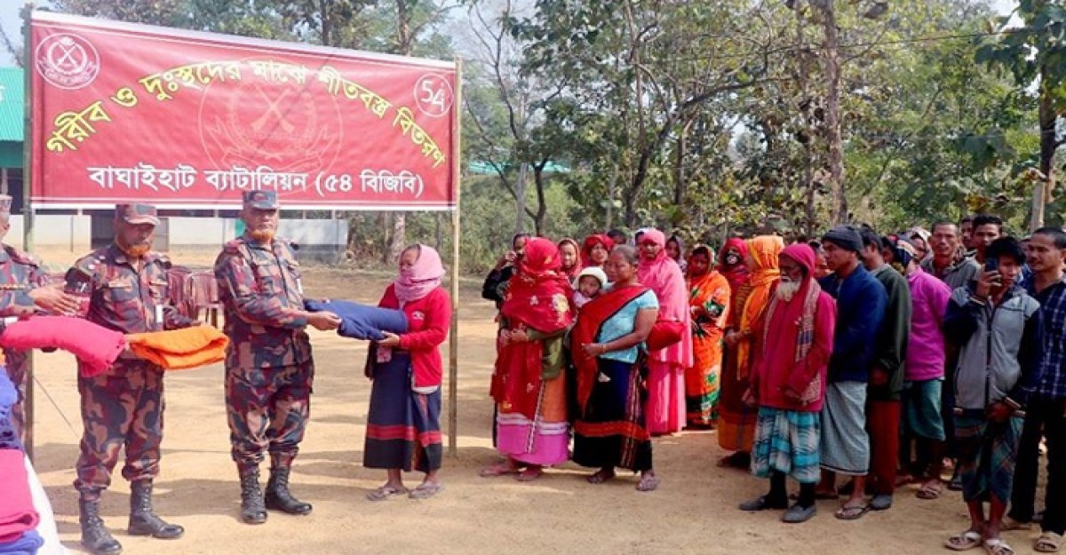 বাঘাইহাট ৫৪ বিজিবির উদ্যোগে শীতার্তদের মাঝে শীতবস্ত্র বিতরণ