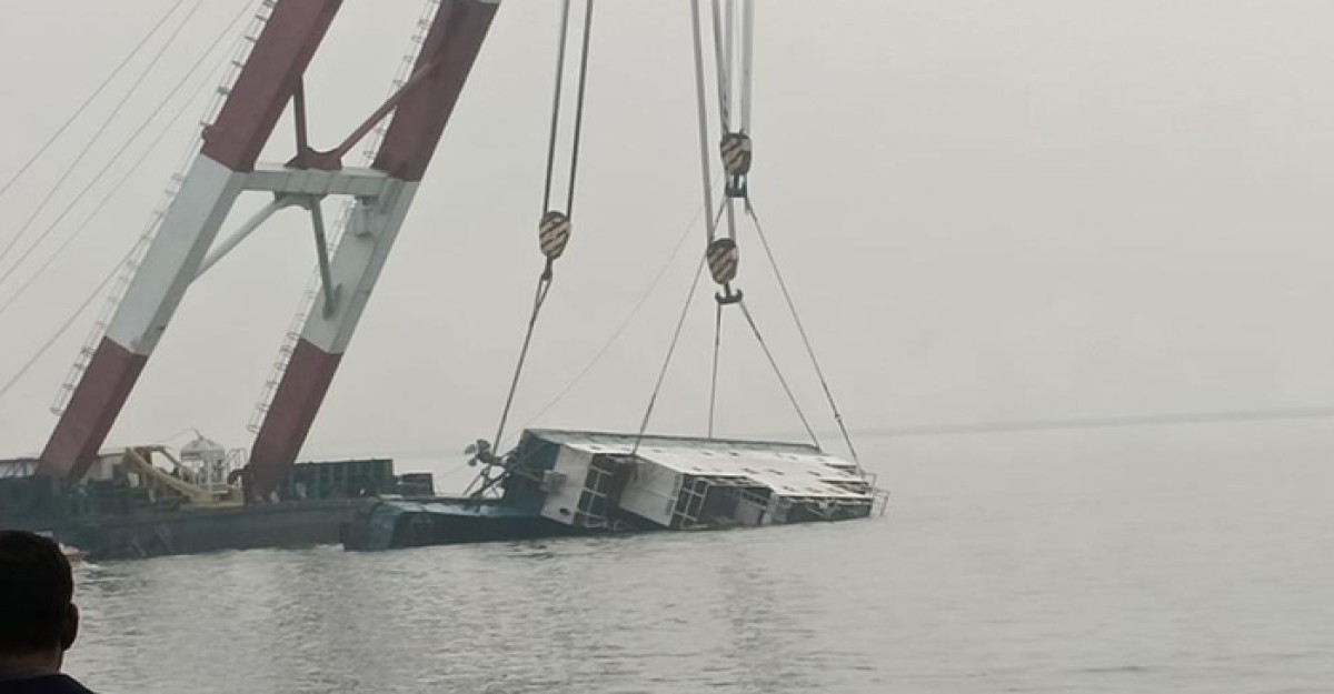 ফেরি ডুবি: এক সপ্তাহে ৮ যানবাহন উদ্ধার করলো বিআইডব্লিউটিএ