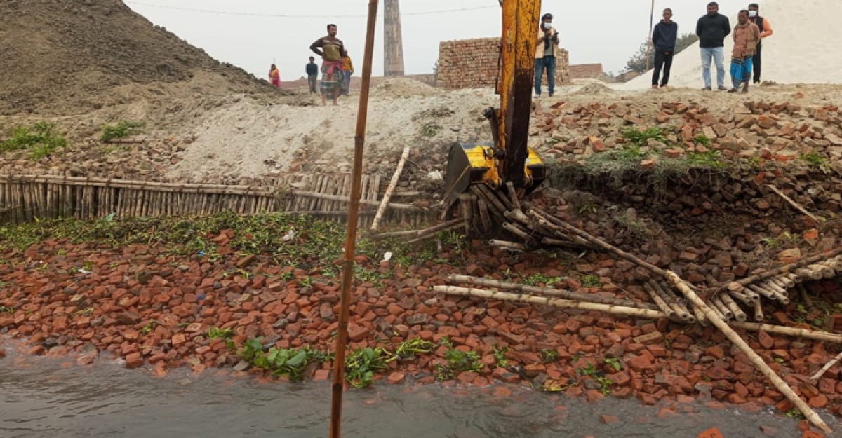 নারায়ণগঞ্জে বিআইডব্লিউটিএ'র উচ্ছেদ অভিযান