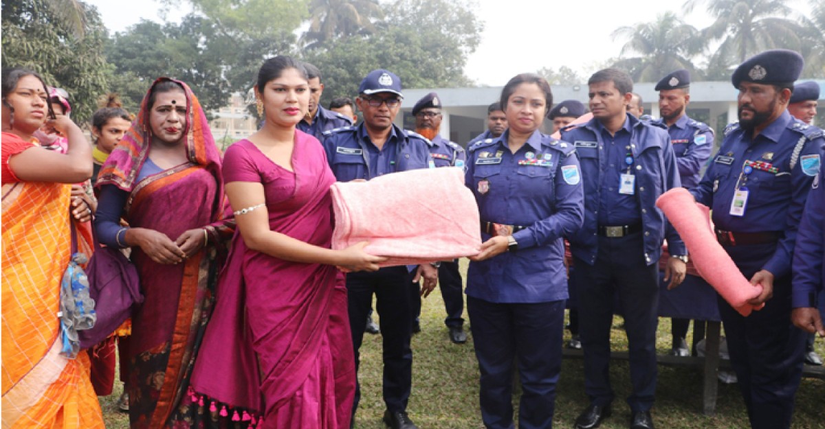 তৃতীয় লিঙ্গের মানুষের মাঝে শীতবস্ত্র ও খাবার বিতরণ