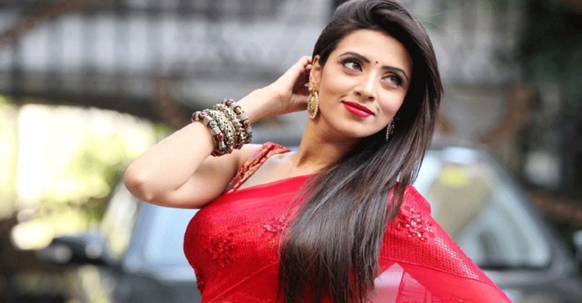 বিদ্যা সিনহা মিমের দুবাই সফরে রহস্য কী?