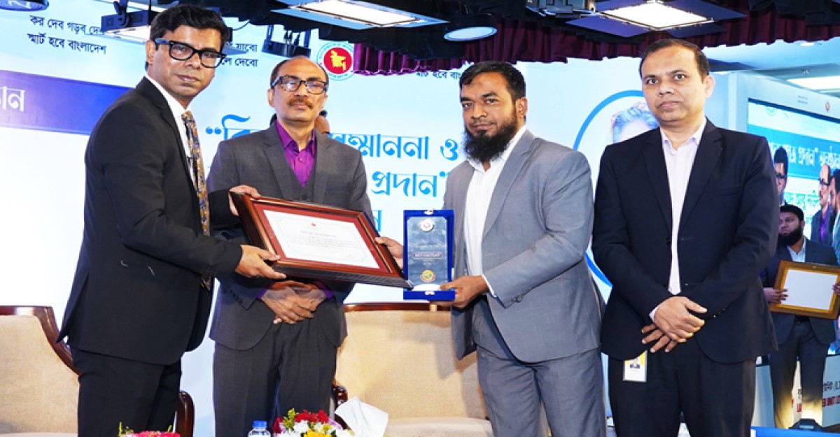শীর্ষস্থানীয় করদাতা হিসেবে পুরস্কৃত হলো ইবিএল