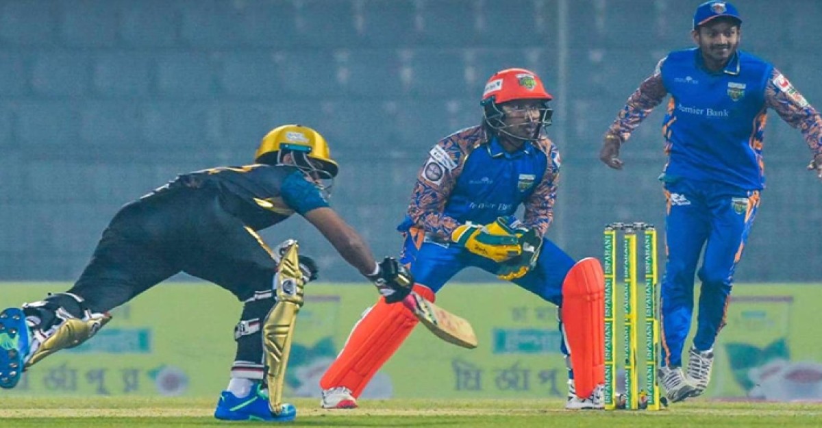 ওপেনারদের ভালো শুরুর পরও ঢাকার নড়বড়ে সংগ্রহ