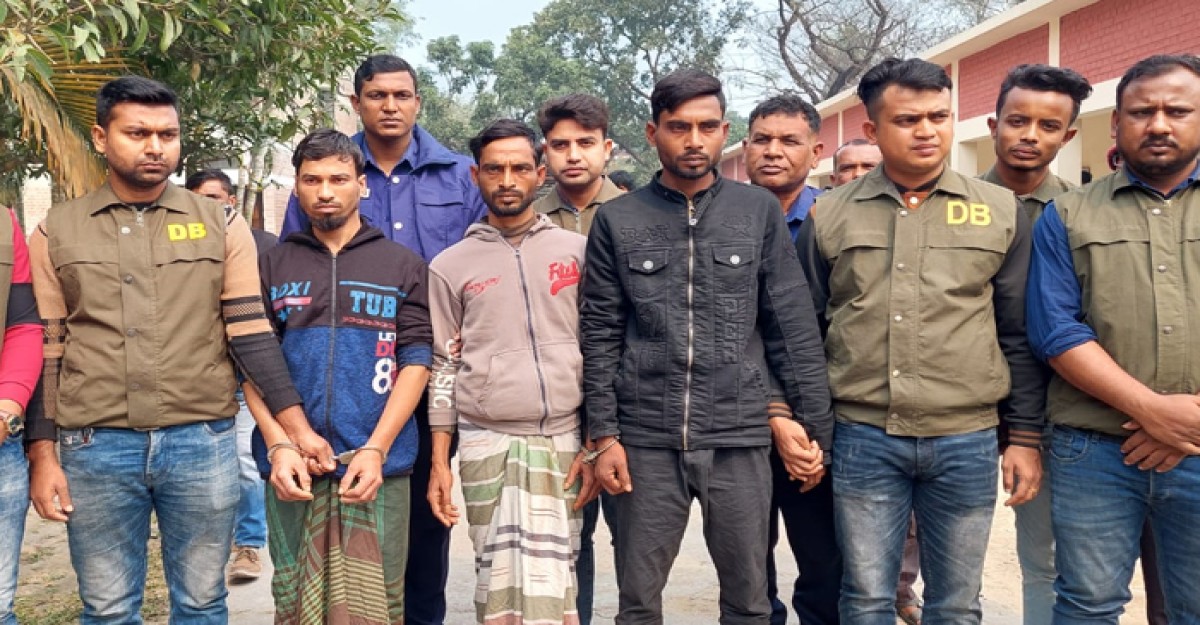 পাবনায় মা-ছেলেকে হত্যা, গ্রেফতার ৩