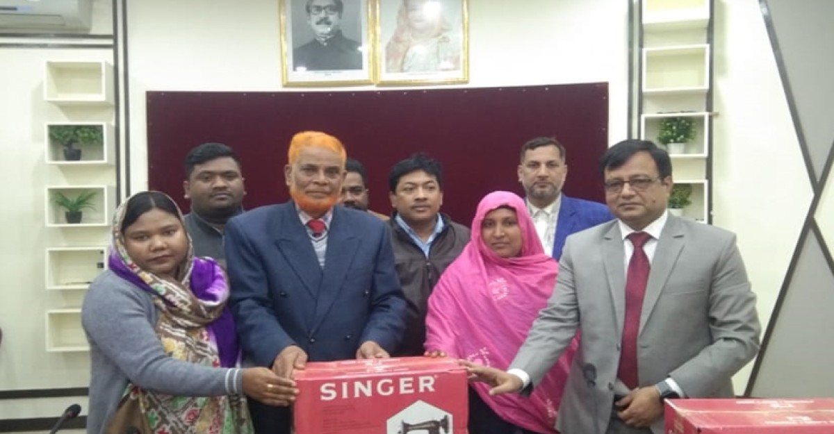 চাঁপাইনবাবগঞ্জ জেলা পরিষদের সেলাই মেশিন বিতরণ