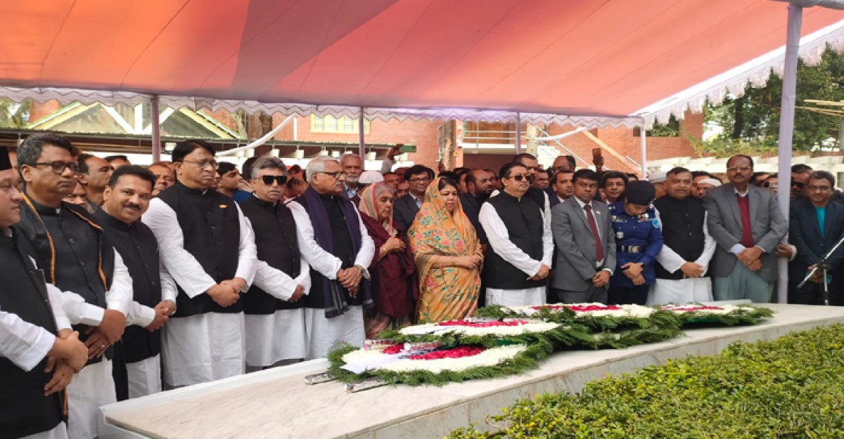 বঙ্গবন্ধুর সমাধিতে স্পীকার ড. শিরীন শারমিন চৌধুরীর শ্রদ্ধা নিবেদন