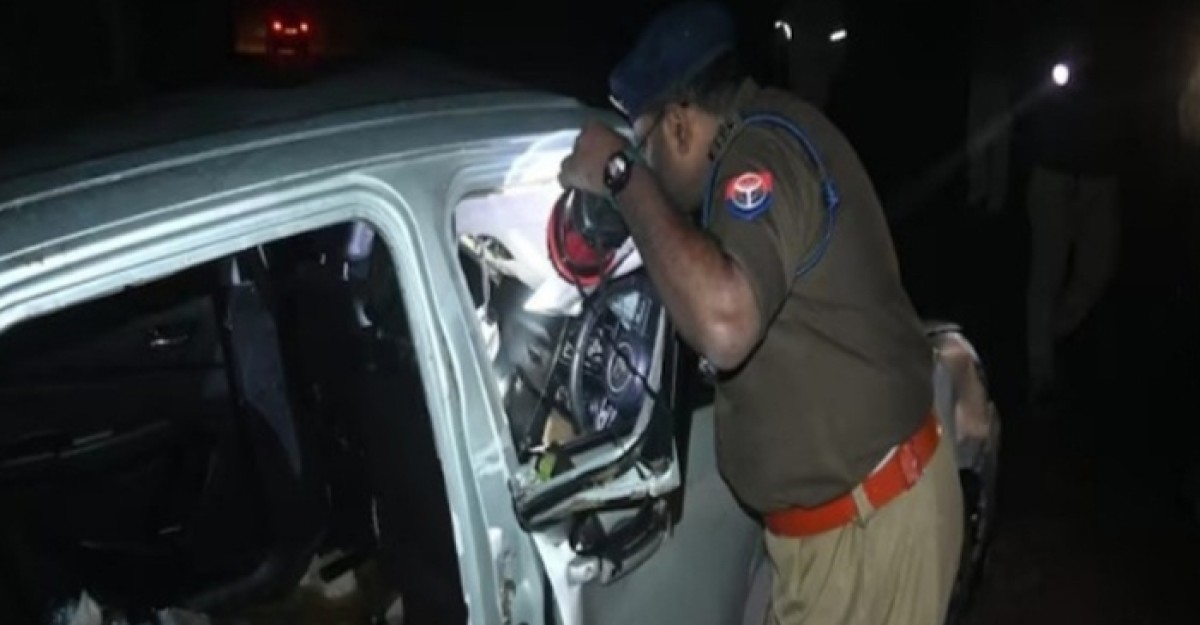 ভারতের কানপুরে গাড়ি উল্টে নিহত ৬