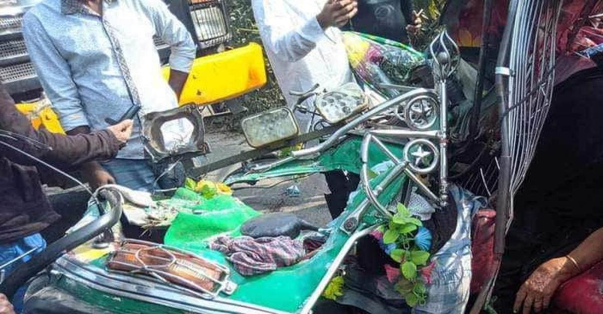 কাভার্ডভ্যান চাপায় প্রাণ গেলো অটোরিকশার ৫ যাত্রীর