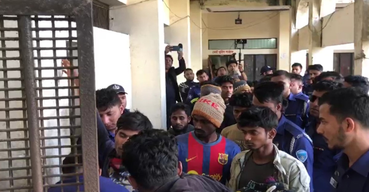 ৩ দিনের রিমান্ডের জন্য অস্ত্রধারী রোহিঙ্গাদের মধ্যে ১১ জন পুলিশ হেফাজতে