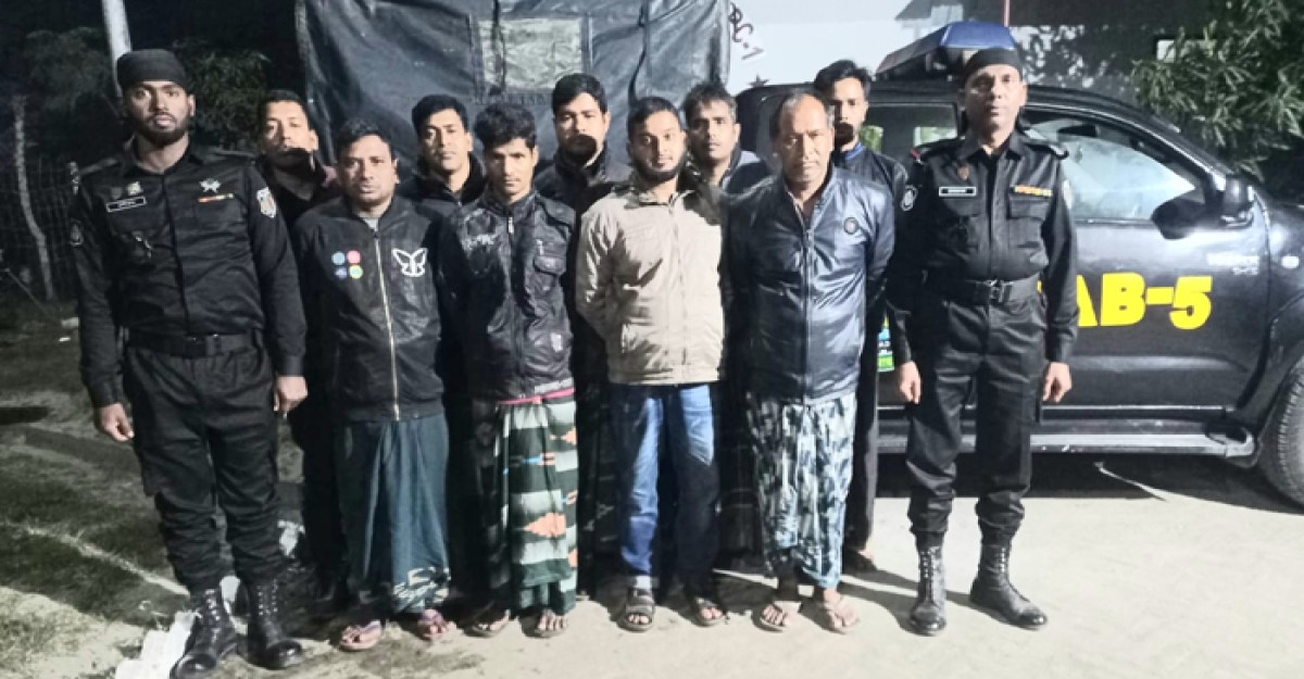 চাঁপাইনবাবগঞ্জে জুয়া খেলার স্পটে র্যাব, আটক ৯