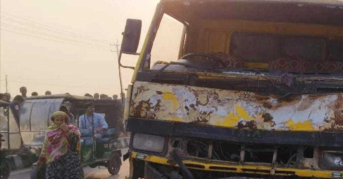 ট্রাকের ধাক্কায় অটোরিকশার ৩ যাত্রী নিহত