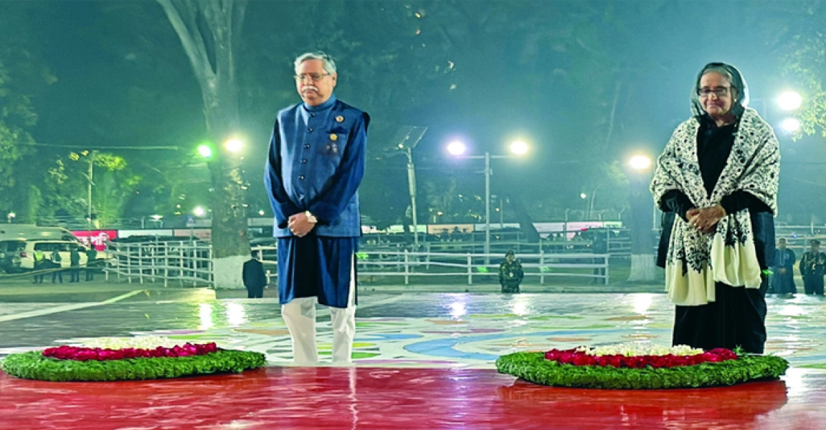 ভাষাশহীদদের প্রতি রাষ্ট্রপতি ও প্রধানমন্ত্রীর শ্রদ্ধা
