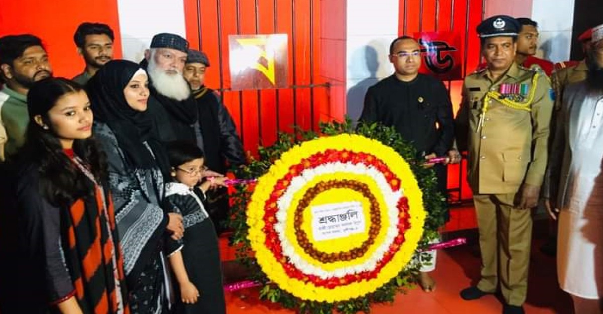 মুন্সীগঞ্জে সকল ভাষা শহীদদের স্মরণে শ্রদ্ধা জানাতে সর্বস্তরের মানুষ