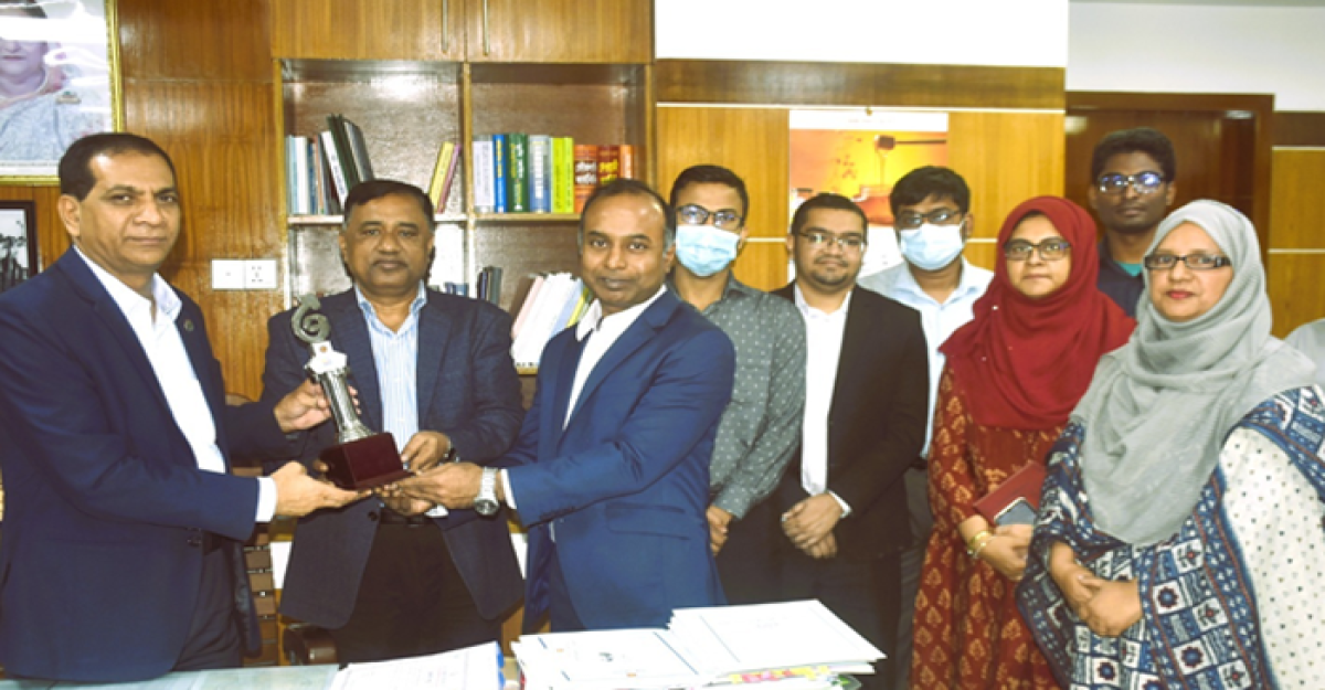 বাণিজ্য মেলায় সংরক্ষিত স্টল ক্যাটাগরিতে ২য় পুরস্কার পেল বিসিক