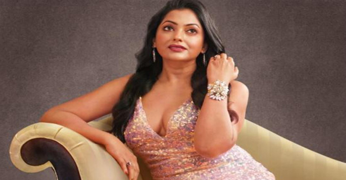 নির্বাচন নিয়ে নতুন সিদ্ধান্তের কথা জানালেন নায়িকা নিপুণ