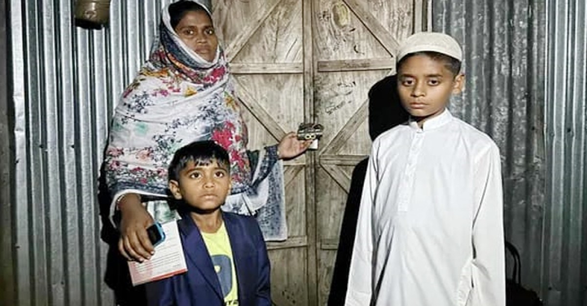 কিস্তির টাকা পরিশোধ না করতে পারায় ঘরে তালা
