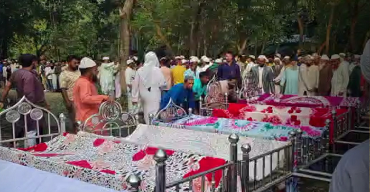 বেইলি রোডে অগ্নিকাণ্ড: একই পরিবারের নিহত ৫ জনের দাফন সম্পন্ন