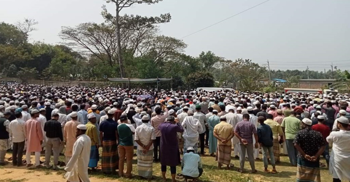 পাশাপাশি চির নিদ্রায় শায়িত হলেন শুল্ক কর্মকর্তা ও স্ত্রী-সন্তান