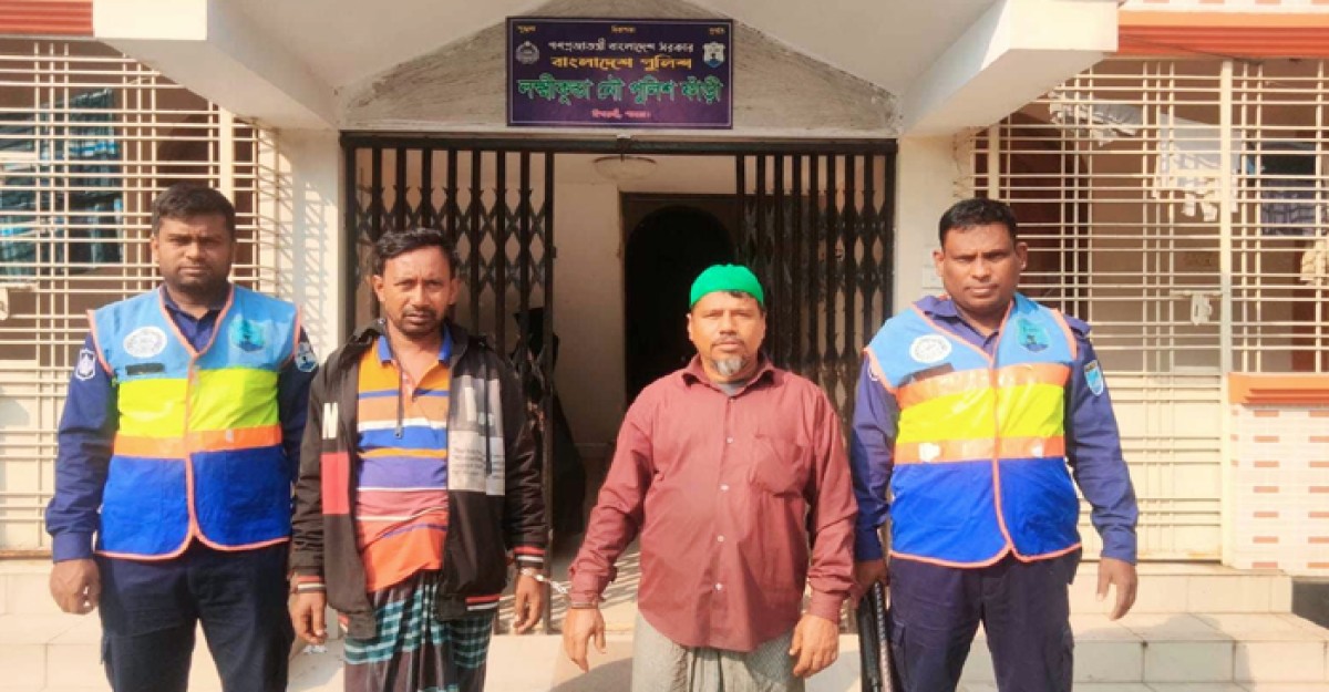 সাংবাদিকদের ক্যামেরা ছিনিয়ে নেওয়া বালুর ঘাটে অভিযানে আটক ২