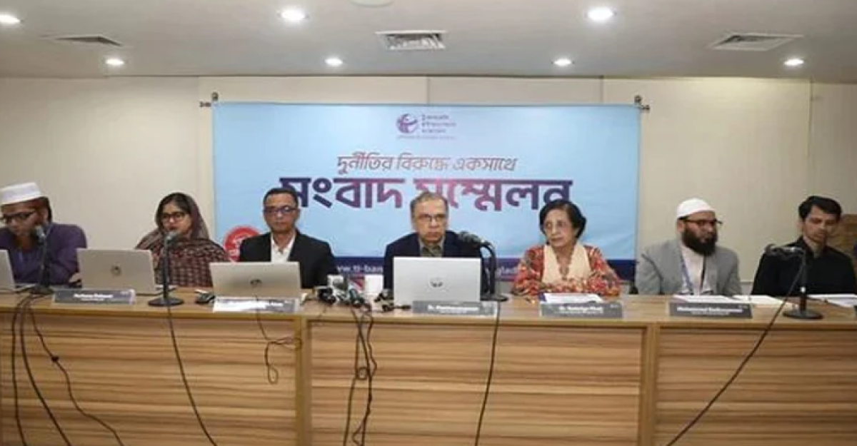 বাস থেকে বছরে চাঁদাবাজি ১০৫৯ কোটি টাকা, ভাগ পায় পুলিশও: টিআইবি