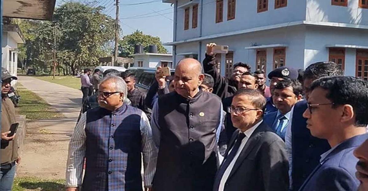 কর্মস্থলে অনুপস্থিত, চিকিৎসককে বরখাস্ত করলেন স্বাস্থ্যমন্ত্রী