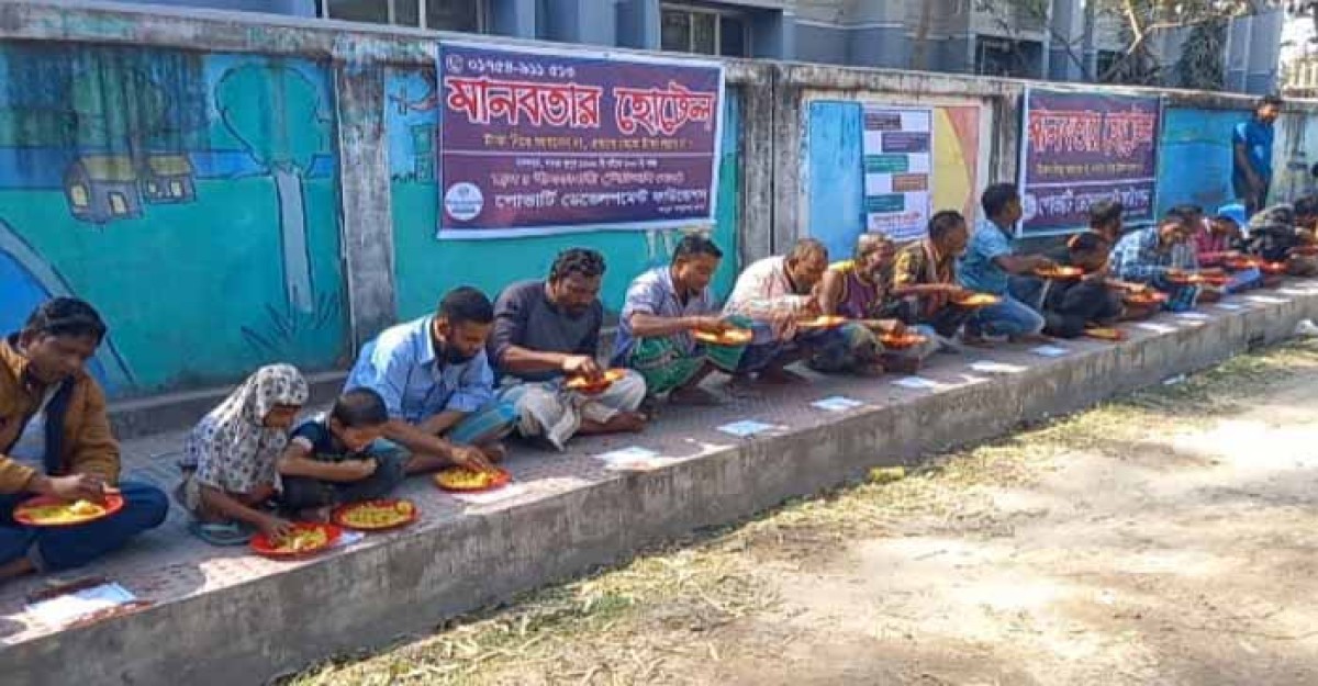 নীলফামারীতে মানবতার হোটেলে বিনামূল্যে মিলছে খাবার